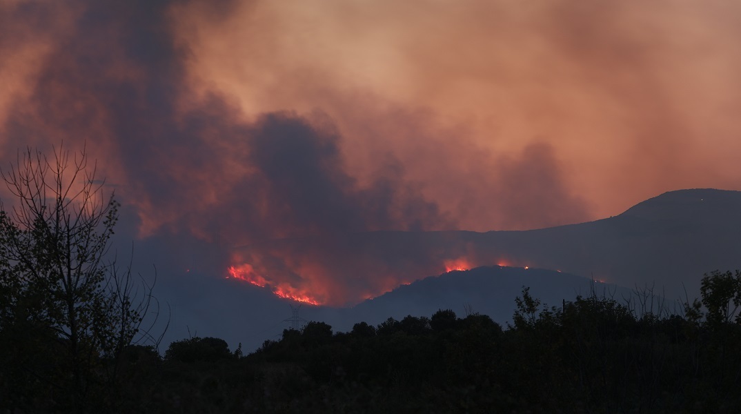 Πυρκαγιές: 10 μεγάλες σε εξέλιξη - Οι 6 σε Έβρο, Καβάλα και Ροδόπη