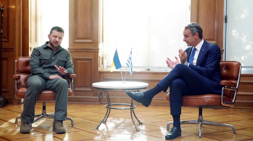 Μητσοτάκης με Ζελένσκι: Τα εγκλήματα πολέμου πρέπει να βρουν τιμωρία από τη διεθνή Δικαιοσύνη