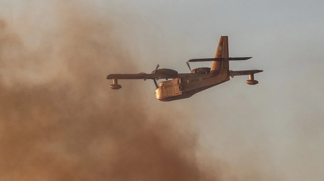 Φωτιές: Η Κομισιόν στέλνει στην Ελλάδα 7 αεροπλάνα και ένα ελικόπτερο
