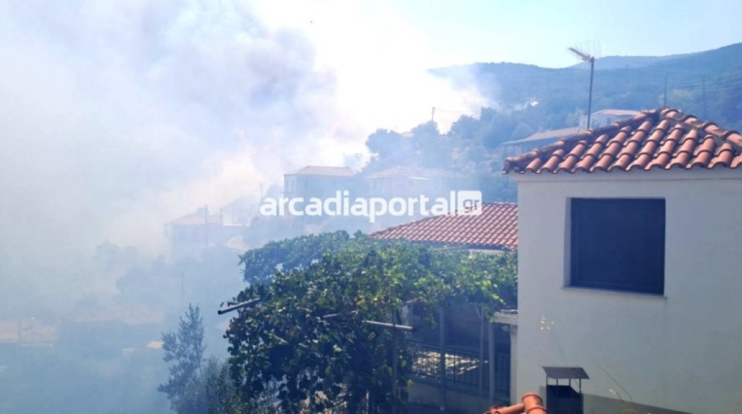 Φωτιά τώρα στην Αρκαδία - Στα σπίτια οι φλόγες