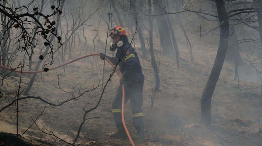 Μεγάλη αναζωπύρωση στη Φυλή, κοντά στη Μονή Κλειστών