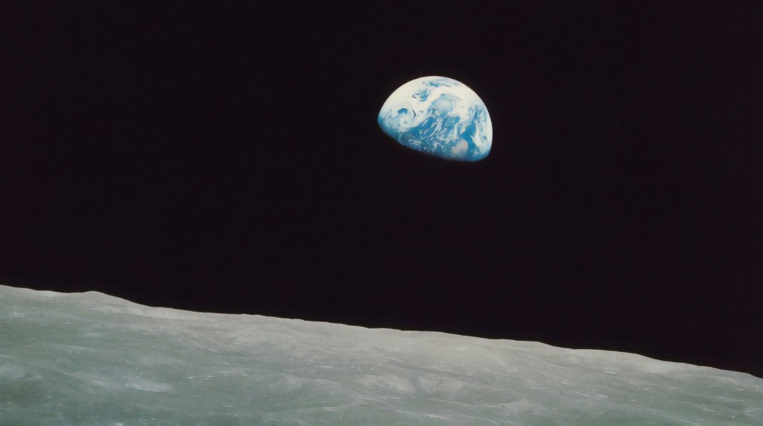 Σαν σήμερα η πρώτη φωτογραφία της Γης από τη Σελήνη