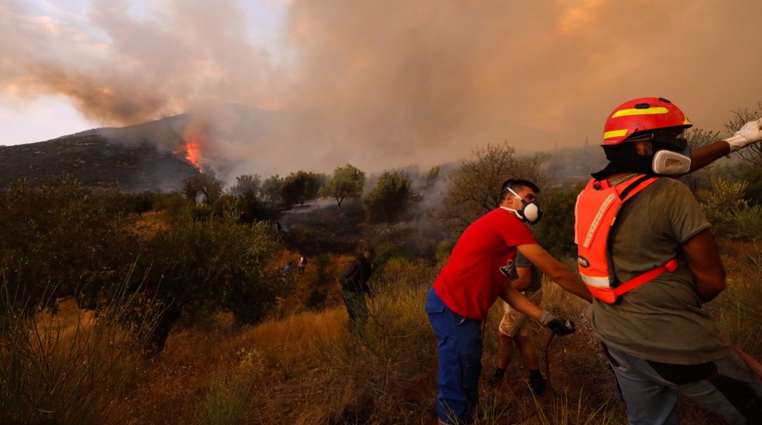 Φωτιά στη Βοιωτία: Μήνυμα 112 για εκκένωση οικισμών