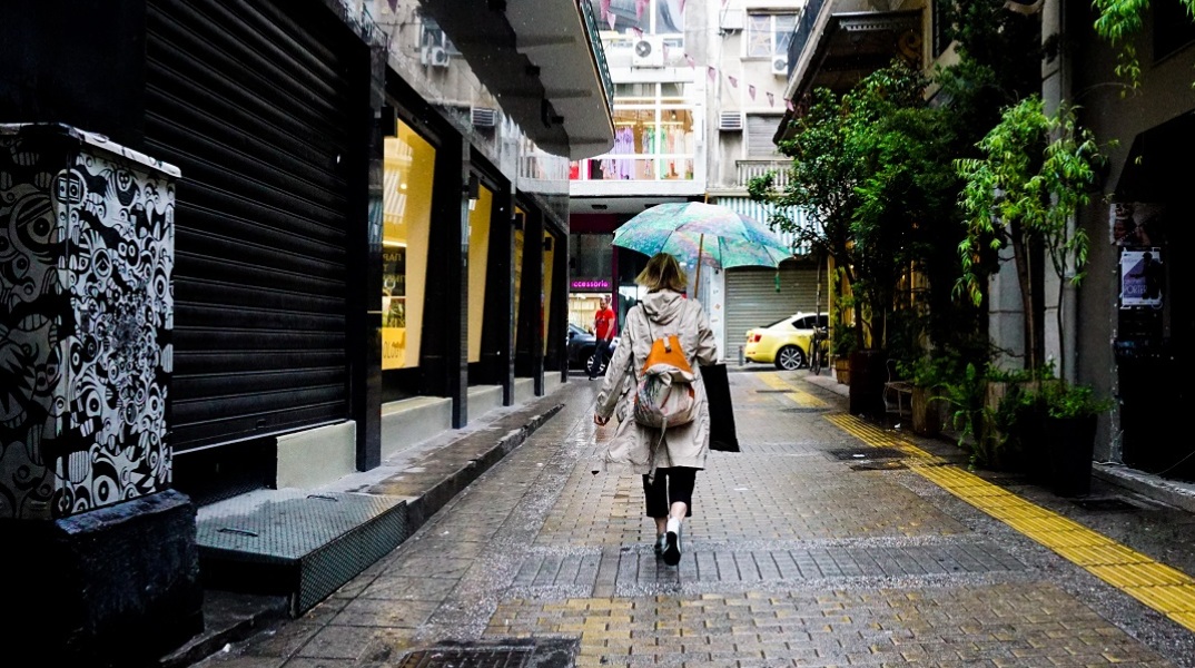 Βροχή στο κέντρο της Αθήνας