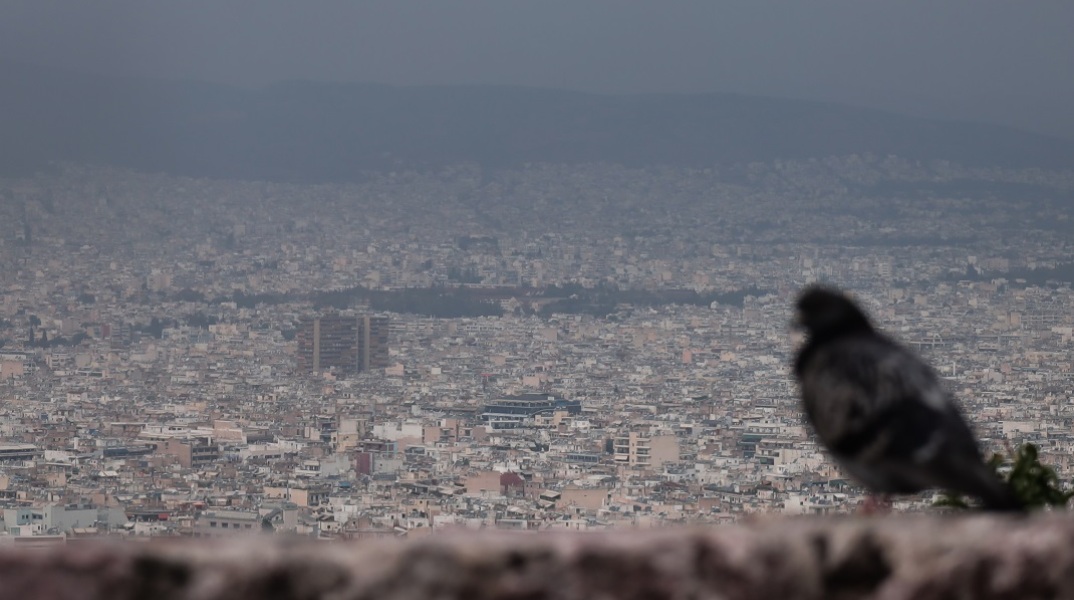 Σύννεφα βροχής πάνω από την Αθήνα