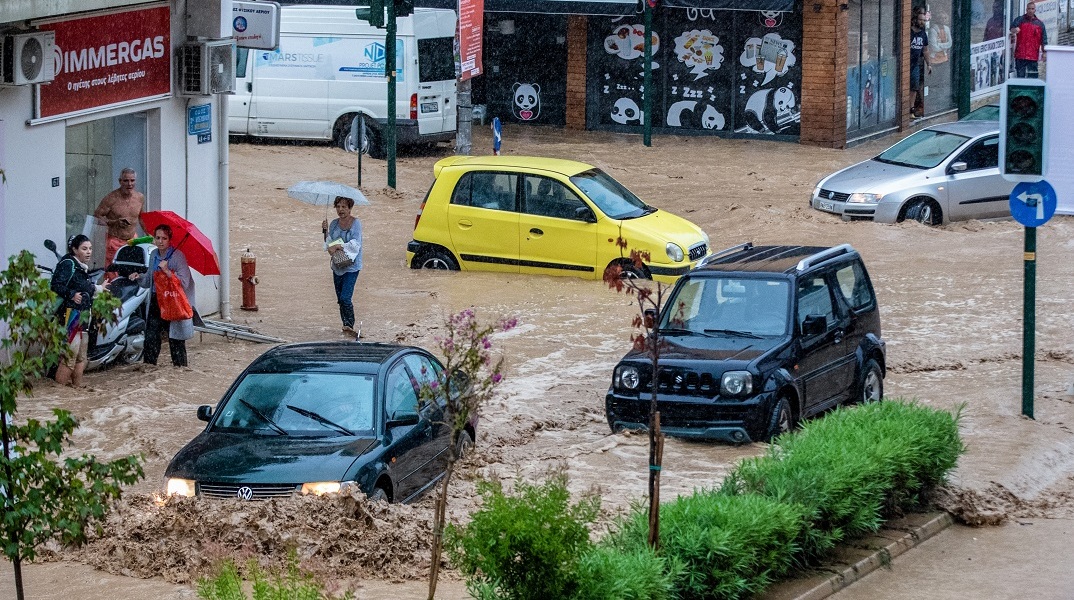 Ένας νεκρός και ένας αγνοούμενος από την κακοκαιρία Daniel - Πολλά τα προβλήματα