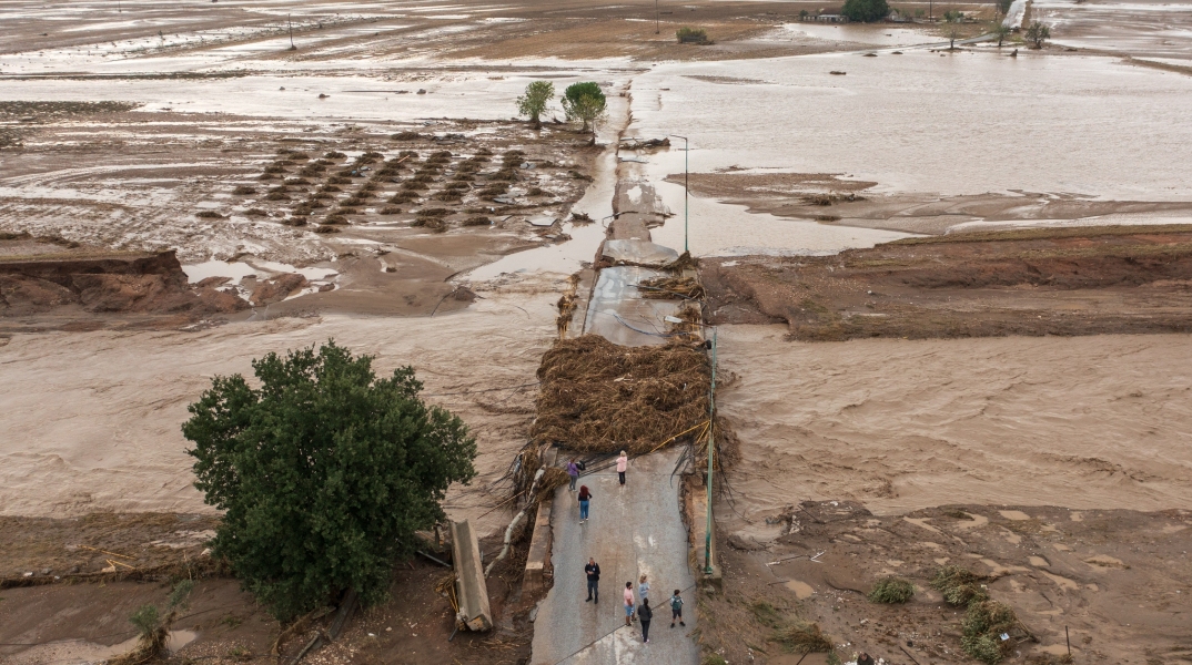 Πλημμυρισμένο τοπίο στο χωριό Νέα Λεύκη Λάρισας
