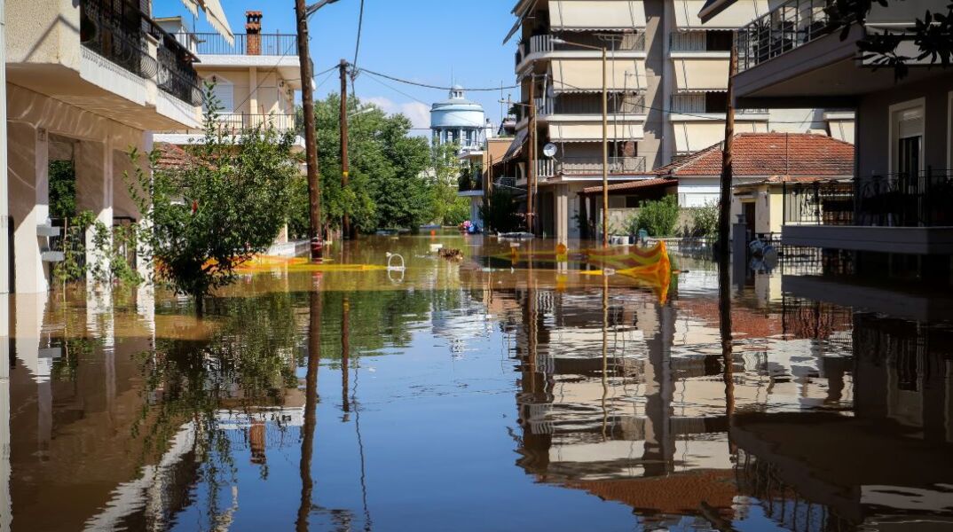 Αγωνία στη Λάρισα εξαιτίας του φουσκωμένου Πηνειού