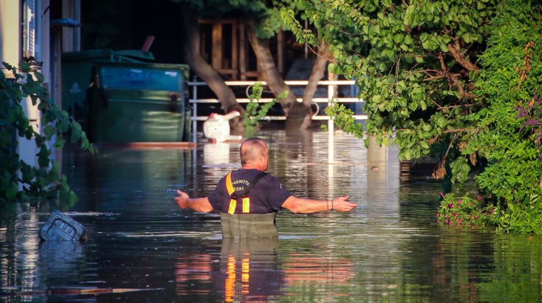 Συναγερμός στη Λάρισα: Κινδυνεύει να πλημμυρίσει η πόλη, εκκενώθηκαν χωριά