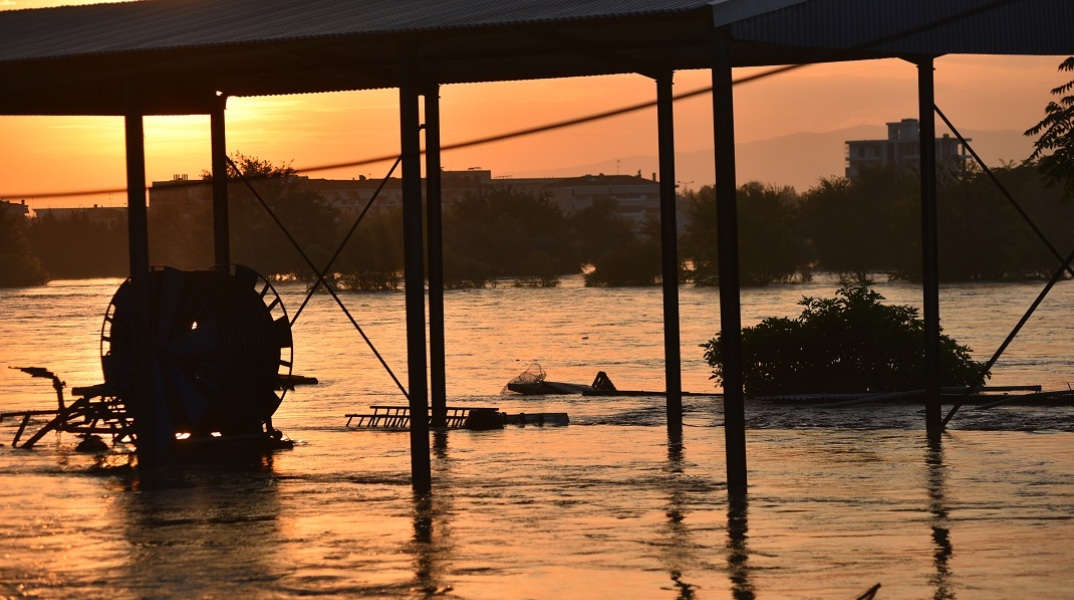 Ο Πηνειός τα ξημερώματα της Παρασκευής
