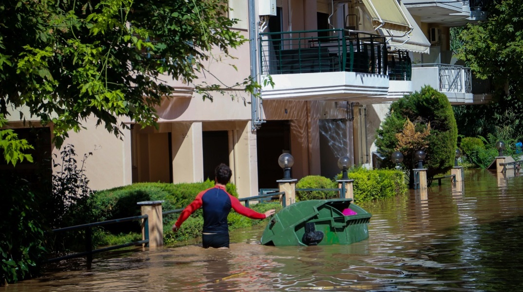 Κακοκαιρία Daniel: Μηνύματα 112 σε πάνω από 20 περιοχές σε Λάρισα - Μαγνησία