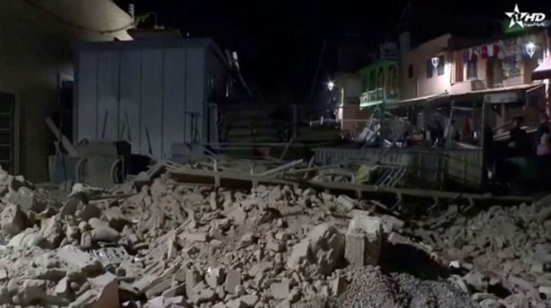 Συντρίμμια μετά τον μεγάλο σεισμό στο Μαρόκο