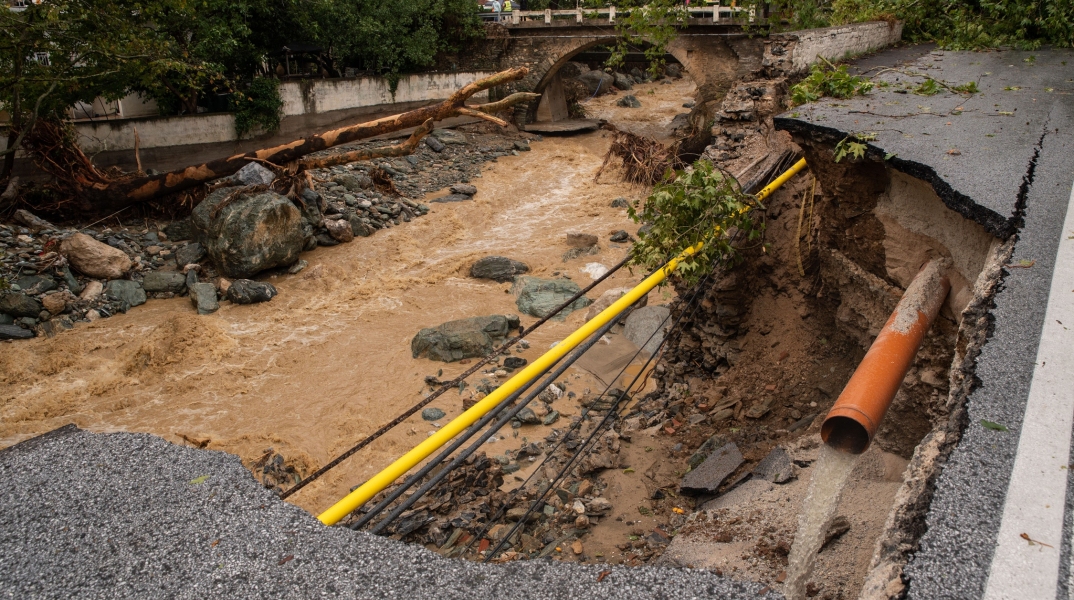 Προβλήματα στον Βόλο από την κακοκαιρία