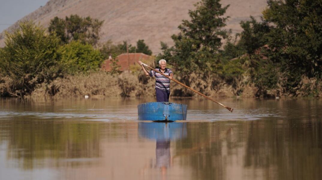 «Μου φώναζαν να τους σώσω»: Ο βαρκάρης της Μεταμόρφωσης μιλά για την ώρα της καταστροφής