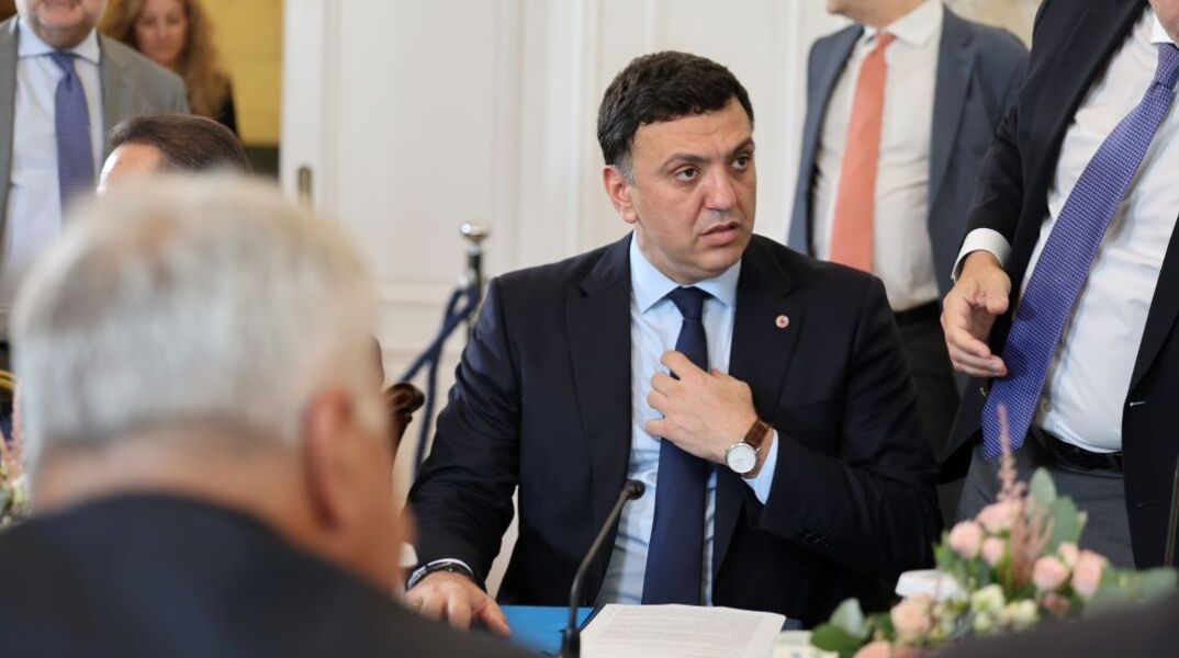 «Δεν έχω μάθει να φυγομαχώ»: Ο Βασίλης Κικίλιας απορρίπτει το ενδεχόμενο παραίτησης