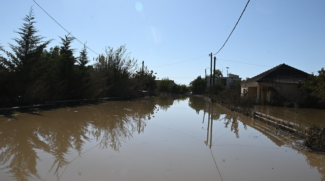 Κακοκαιρία Daniel - Πυροσβεστική: Παραμένει κλειστή η Αθηνών - Θεσσαλονίκης
