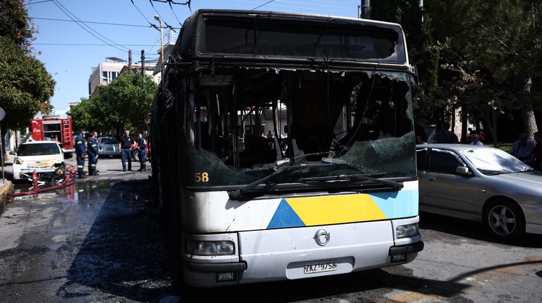 Φωτιά σε λεωφορείο στου Ρέντη