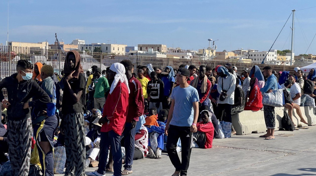 Αφίξεις-ρεκόρ μεταναστών στη Λαμπεντούζα της Ιταλίας