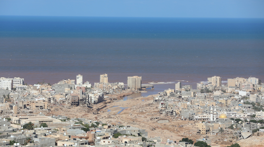 Βομβαρδισμένο τοπίο θυμίζει η πόλη Ντέρνα της Λιβύης