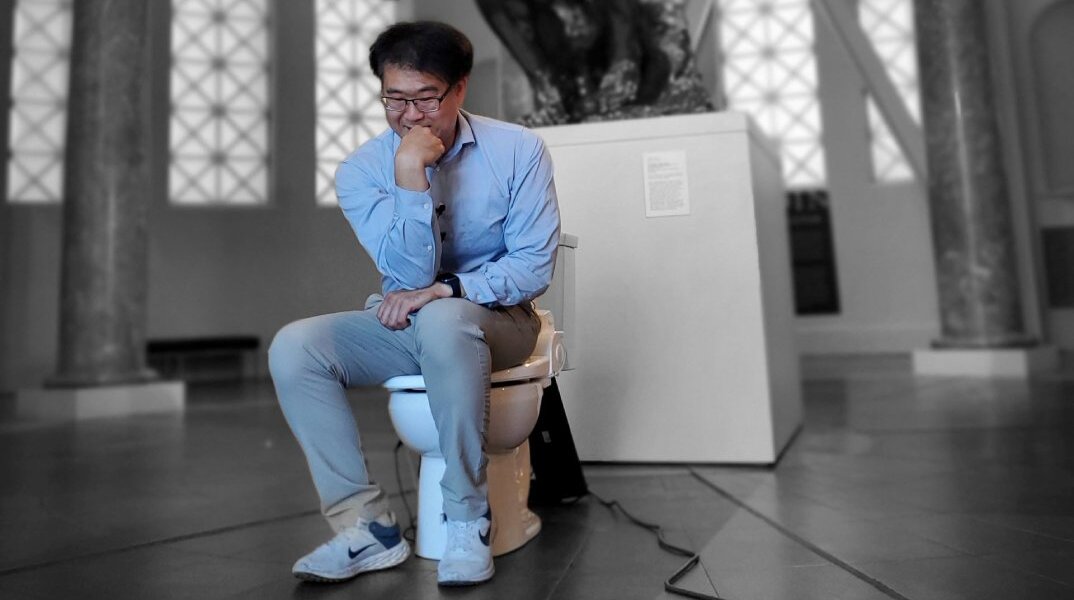 Βραβεία για αράχνες που «αναστένονται» και τουαλέτες με... μάτια