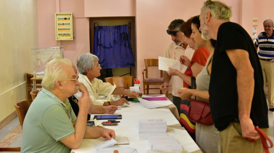 Παράταση μίας ώρας στις εκλογές του ΣΥΡΙΖΑ - 130.000 έχουν ψηφίσει 