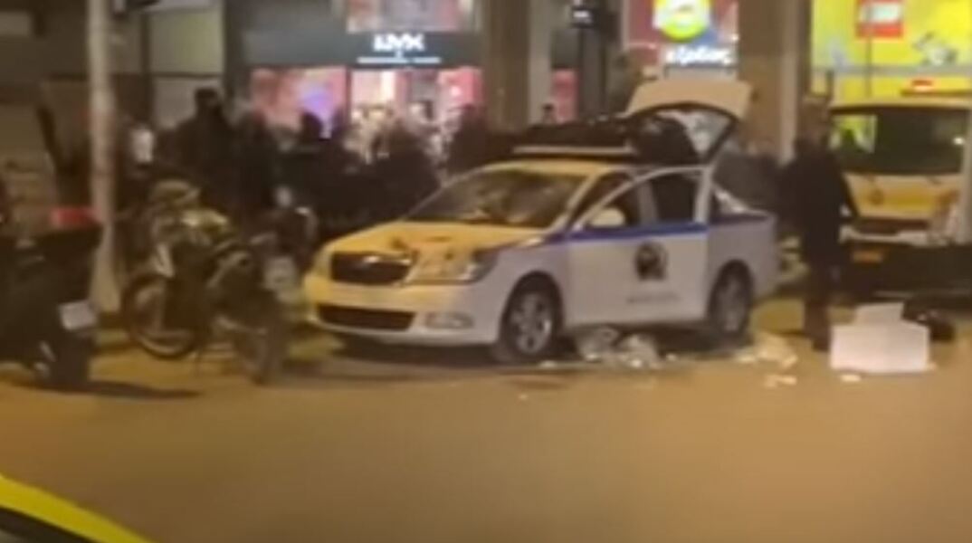 To περιπολικό που καταστράφηκε στο Μοναστηράκι τον περασμένο Μάρτιο