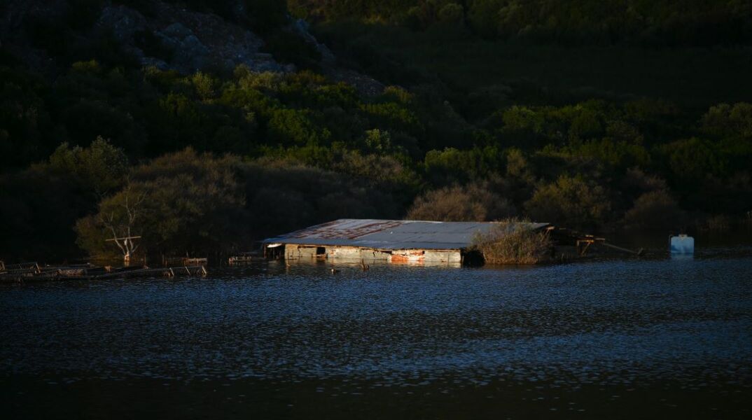 Ζωές βουτηγμένες στα λασπόνερα: Το ερώτημα της μετεγκατάστασης χωριών της Θεσσαλίας