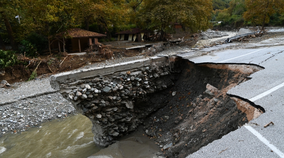 Υποχώρηση δρόμου στο Πήλιο