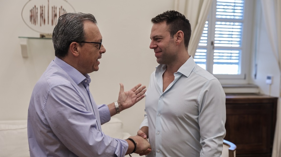Σωκράτης Φάμελλος και Στέφανος Κασσελάκης συναντήθηκαν σήμερα στη Βουλή