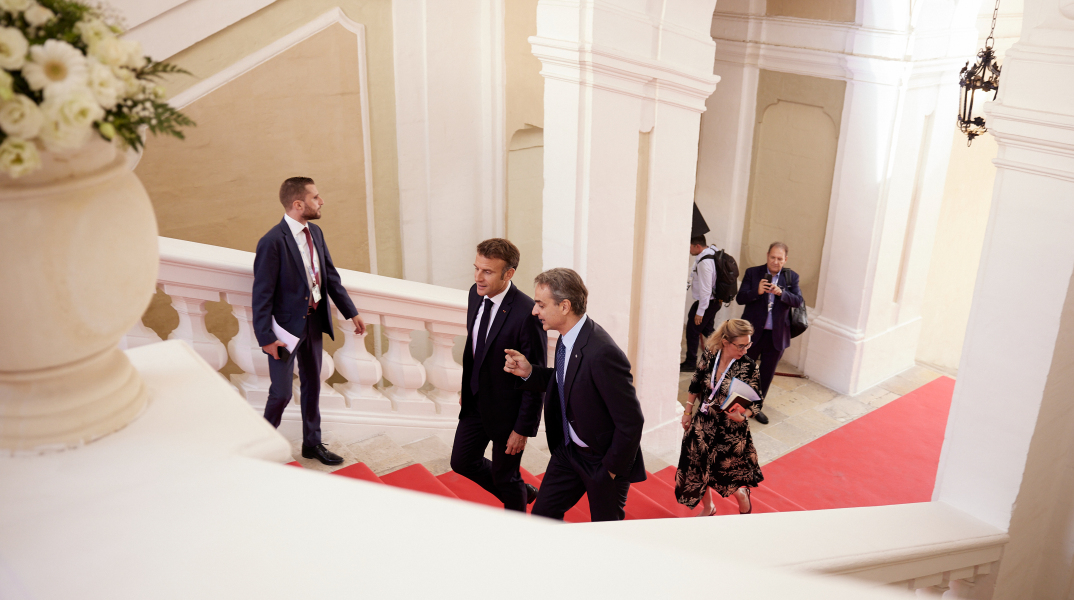 Συνάντηση Μητσοτάκη - Μακρόν στη Μάλτα