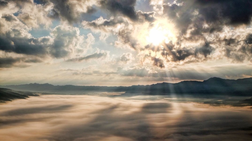 Aίθριος με λίγες νεφώσεις και τοπικές βροχές ο καιρός την Πέμπτη 