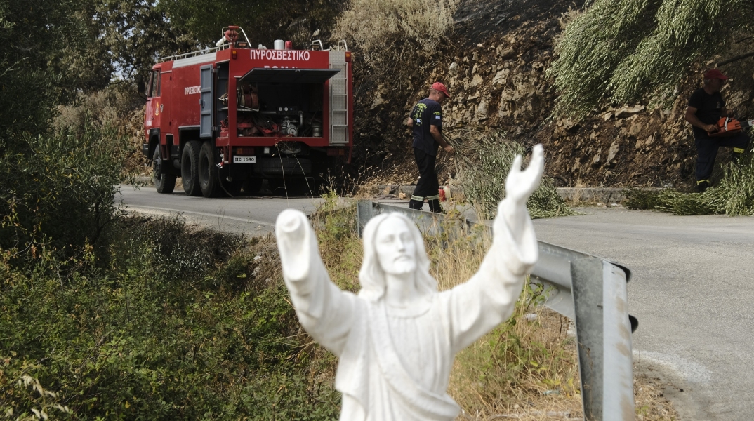 Στιγμιότυπο από τη φωτιά στην Κέρκυρα