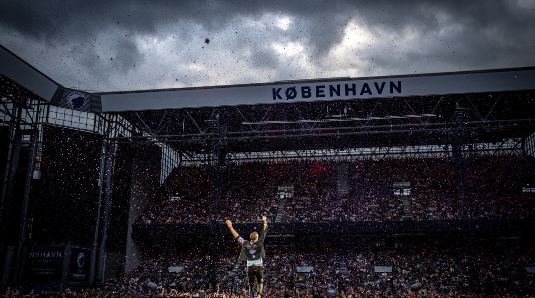 Στιγμιότυπο από συναυλία των Coldplay στη Δανία