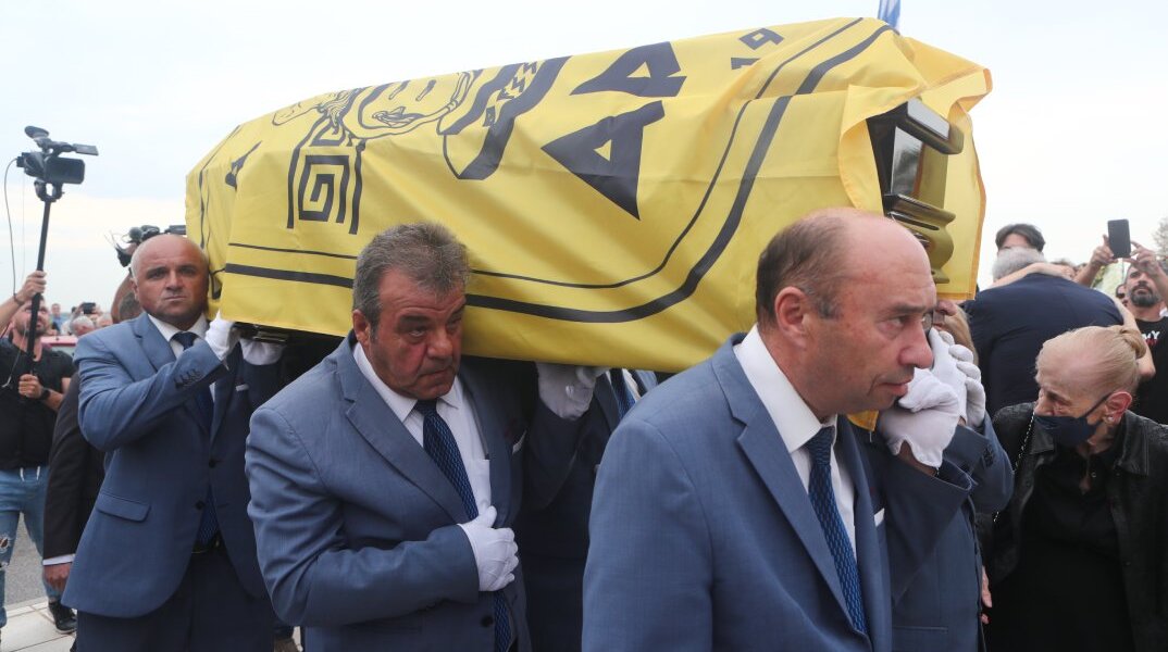 Συγκίνηση στο τελευταίο «αντίο» στον Γιάννη Ιωαννίδη