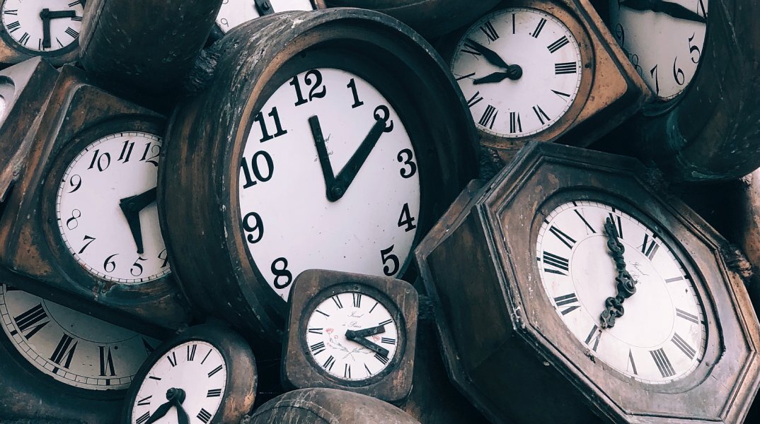 Αλλάζει η ώρα σε χειμερινή - Πότε γυρνάμε τους δείκτες του ρολογιού μία ώρα πίσω 