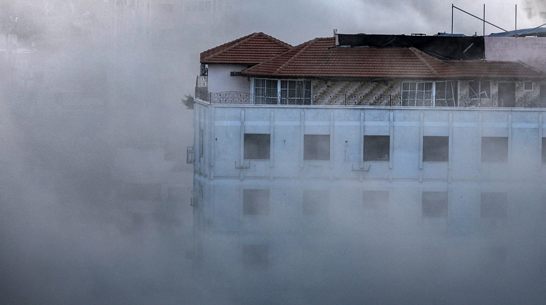 Καπνοί έπειτα από αεροπορική επίθεση στη Γάζα
