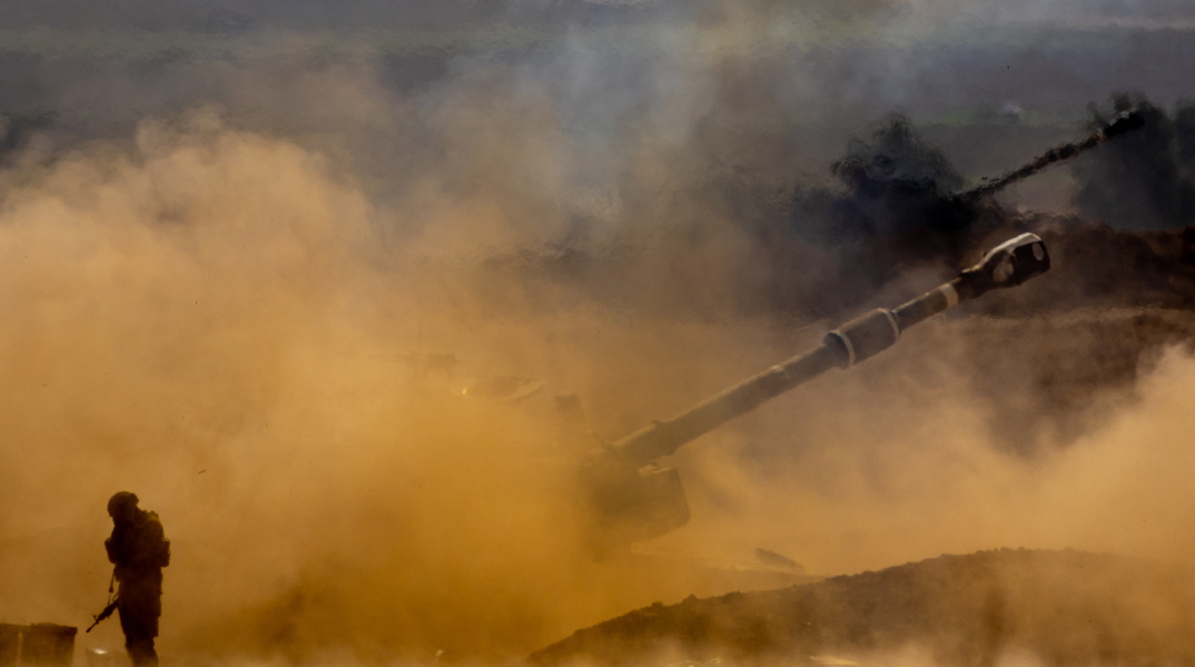 Το ισραηλινό πυροβολικό επί τω έργω στα σύνορα με τη Γάζα