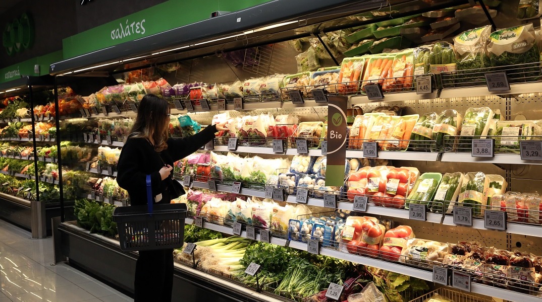 Έρευνα ΙΕΛΚΑ: Σημαντικές αλλαγές στη διατροφή των Ελλήνων - Πώς επηρεάζονται από την ακρίβεια