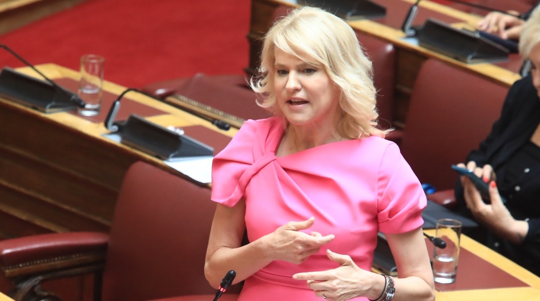  Viral έγινε η Θεοδώρα Τζάκρη που μπέρδεψε τον Ιώβ με τον Ιωνά 