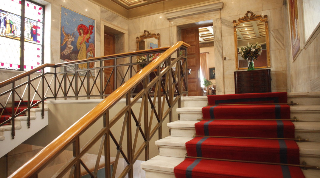 Το εσωτερικό του Δημαρχείου Αθηνών