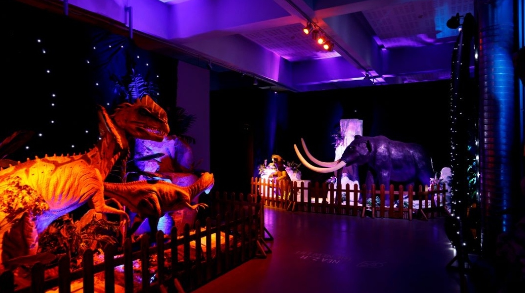 Ένας ρομποτικός δεινόσαυρος μας υποδέχεται στο θεματικό πάρκο Eco Zoo © ΑΠΕ-ΜΠΕ / ΑΧΙΛΛΕΑΣ ΧΗΡΑΣ