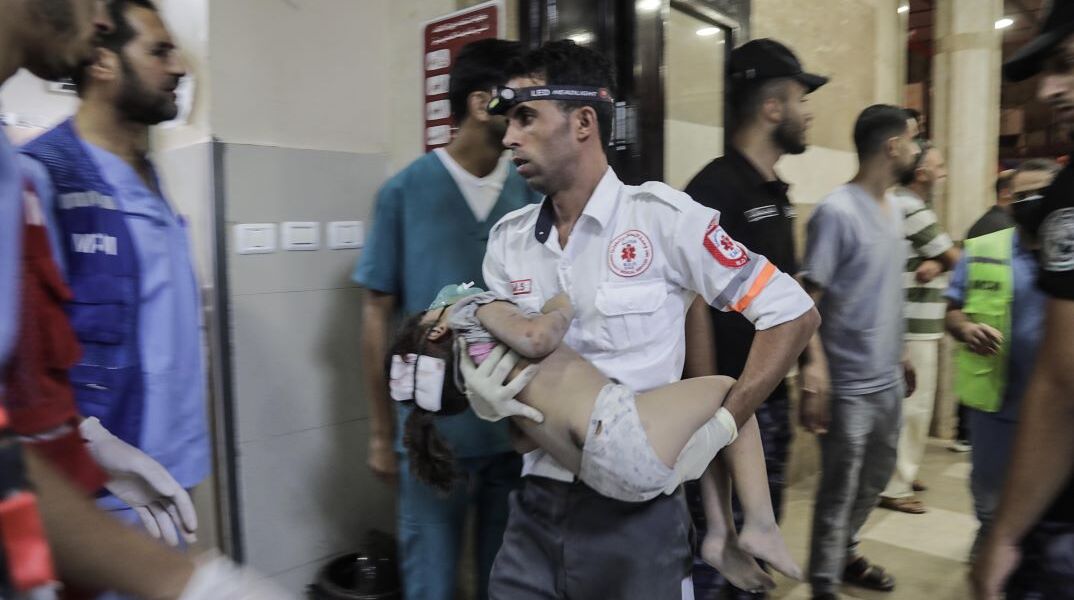 Βομβαρδισμός νοσοκομείου στη Γάζα με εκατοντάδες θύματα