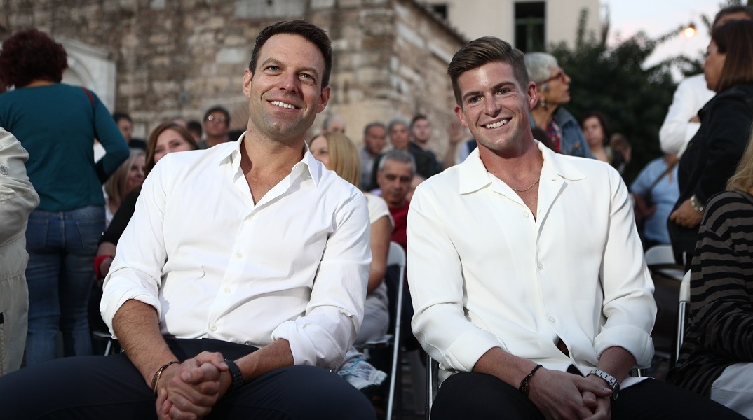 Ο Στέφανος Κασσελάκης με τον Τάιλερ Μακμπέθ