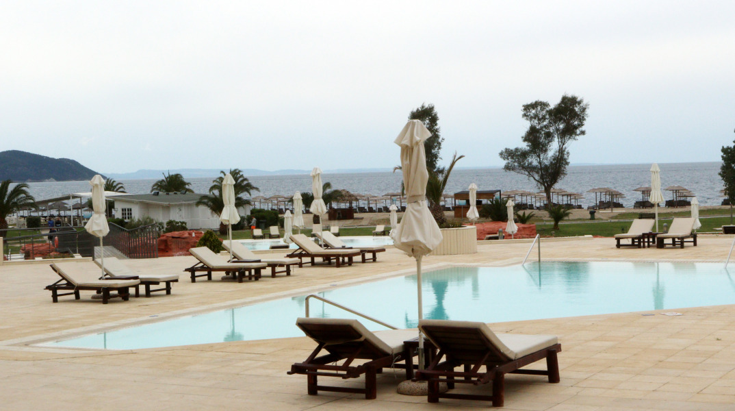 Πισίνα ξενοδοχείου στη Χαλκιδική