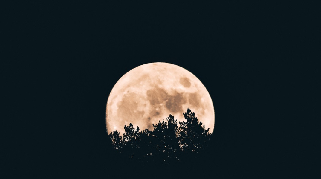 Πόσων ετών είναι τελικά η Σελήνη; Νέα στοιχεία αλλάζουν τα όσα γνωρίζαμε