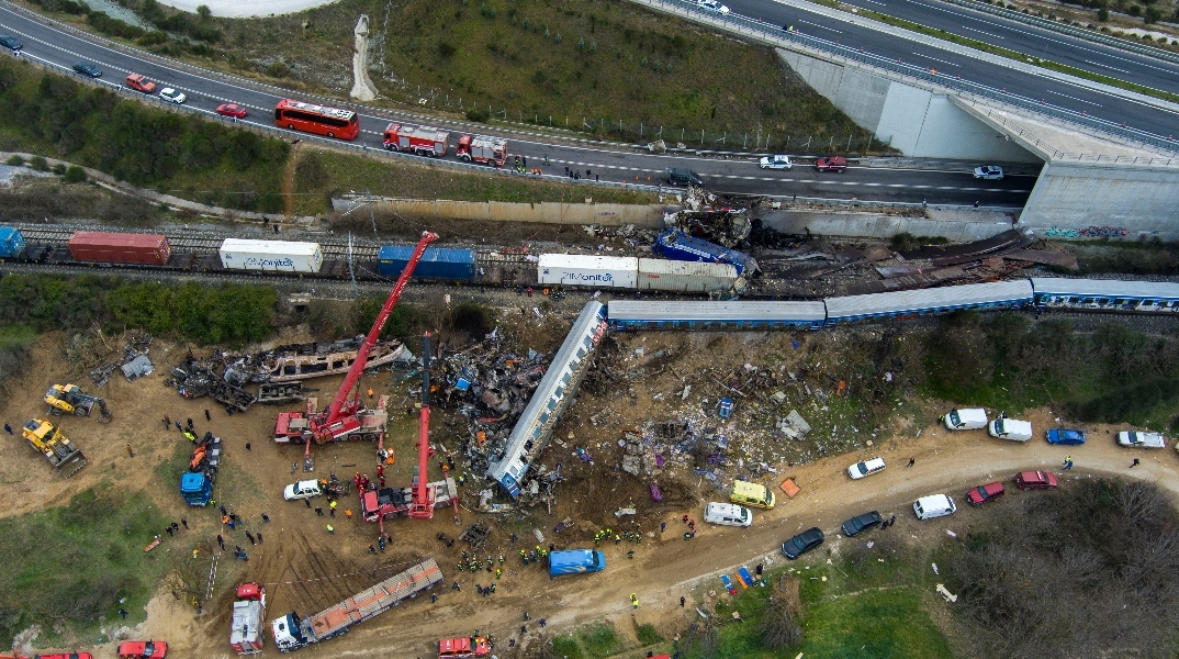 Τραγωδία στα Τέμπη: Πως μια 26χρονη επιζώσα συνεχίζει ακόμα τον αγώνα - «Παλεύω να περπατήσω»