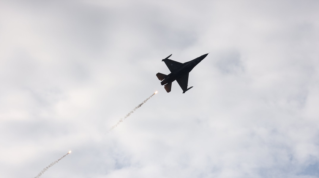 Ποιος είναι ο πιλότος της ομάδας «ΖΕΥΣ» που θα πετάξει πάνω από τη Θεσσαλονίκη την 28η Οκτωβρίου