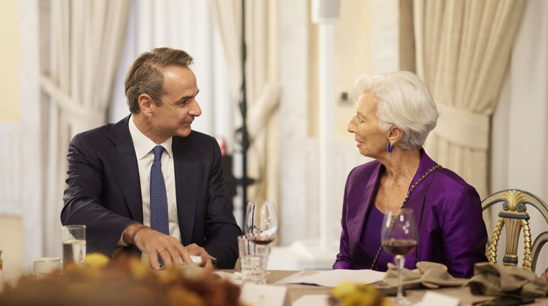 Κυριάκος Μητσοτάκης και Κριστίν Λαγκάρντ στη διάρκεια του δείπνου © Γραφείο Τύπου πρωθυπουργού/ Δημήτρης Παπαμήτσος