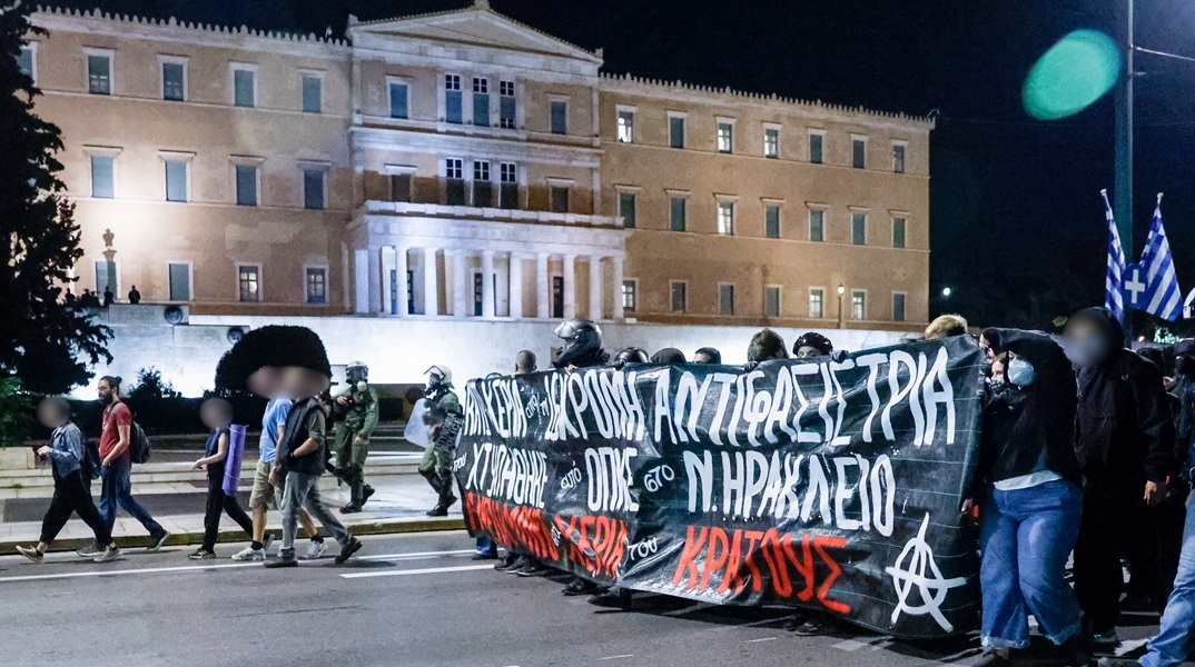 Πορεία στο κέντρο της Αθήνας για τον τραυματισμό της 16χρονης στο Νέο Ηράκλειο