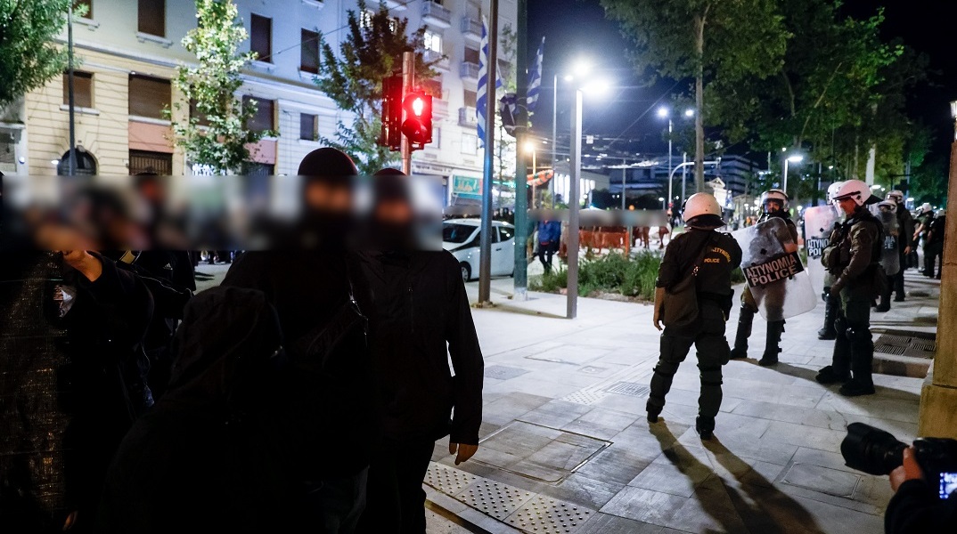 Πορεία στο κέντρο της Αθήνας για τον τραυματισμό της 16χρονης στο Νέο Ηράκλειο